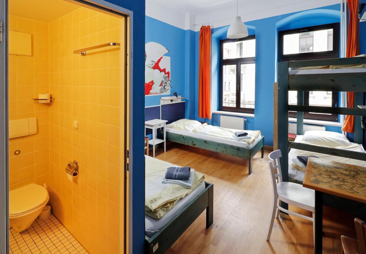 Vierbettzimmer mit Dusche