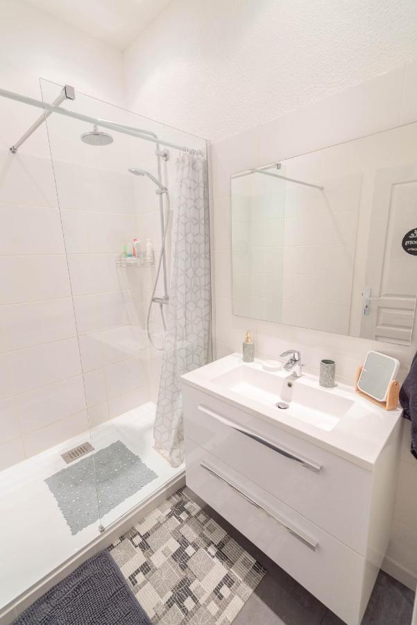 Private Room with Private External Bathroom and Shared Toilet,895837897:JPEG
