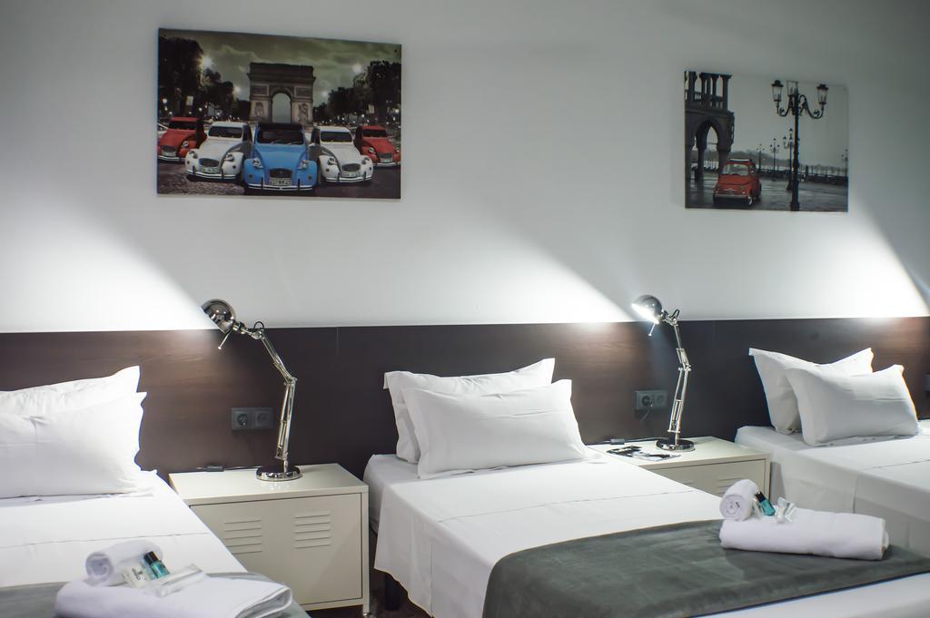 Dreibettzimmer mit Gemeinschaftsbad