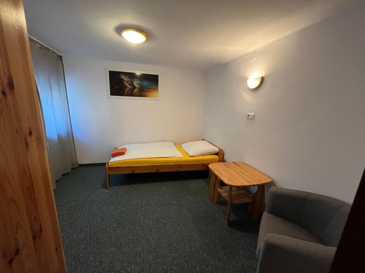 Einzelzimmer mit Gemeinschaftsbad
