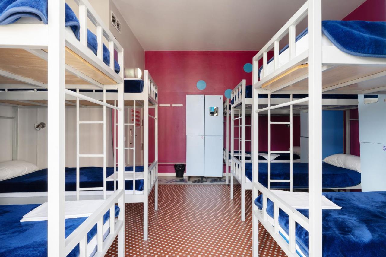 Einzelbett im 10-Bett-Schlafsaal