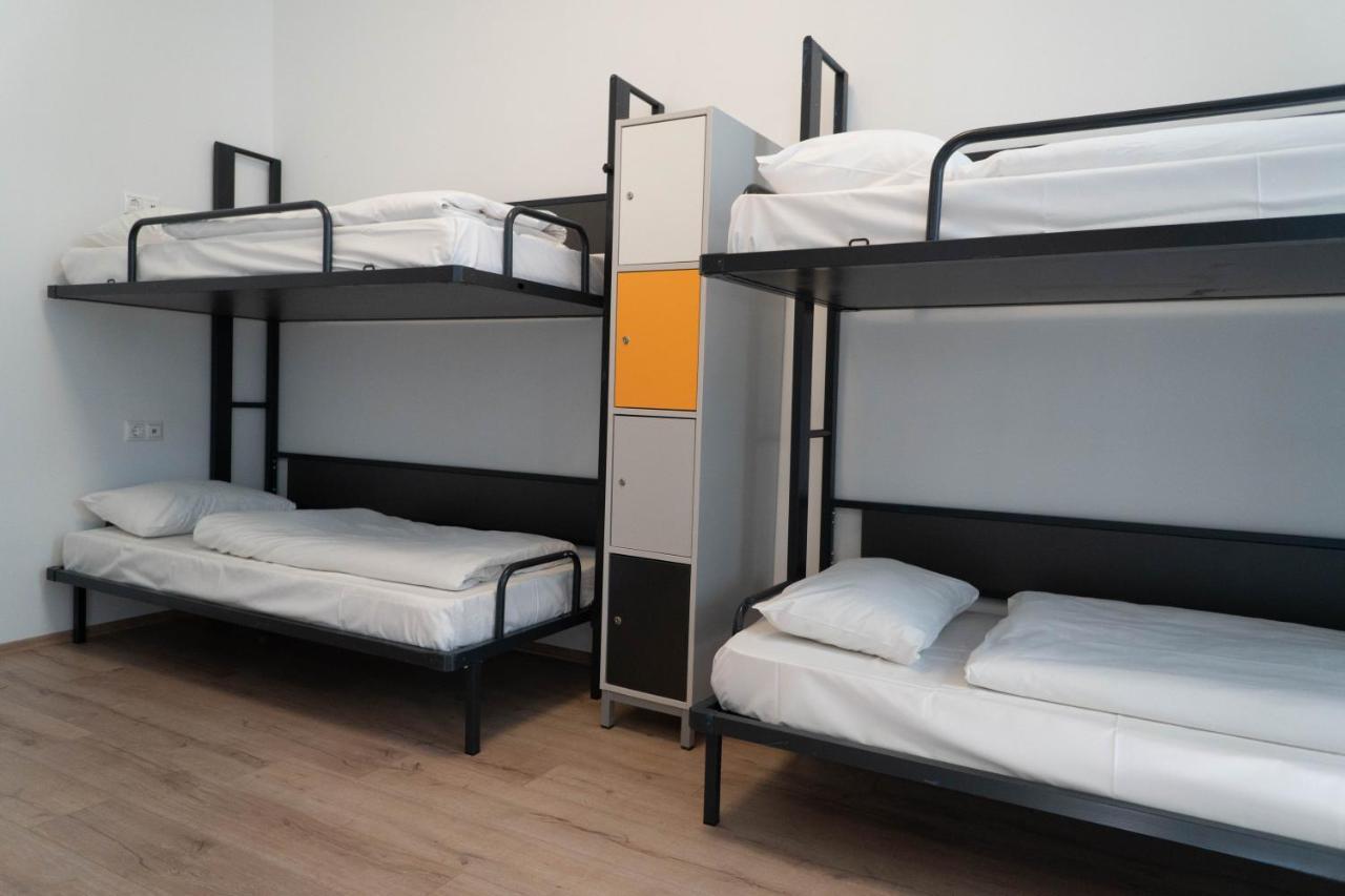 Bett im 8-Bett-Schlafsaal