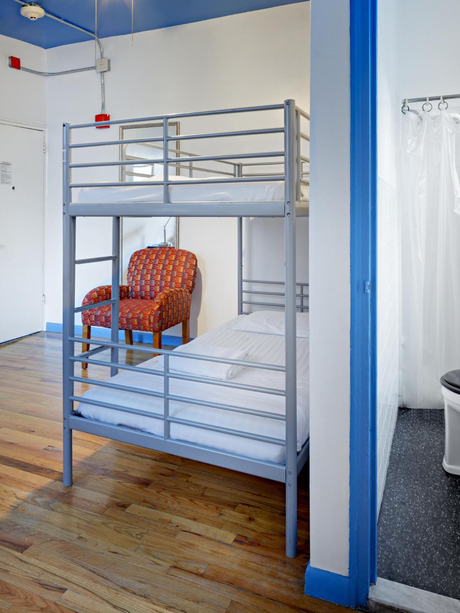 Einzelbett im 2-Bett-Schlafsaal mit eigenem Bad