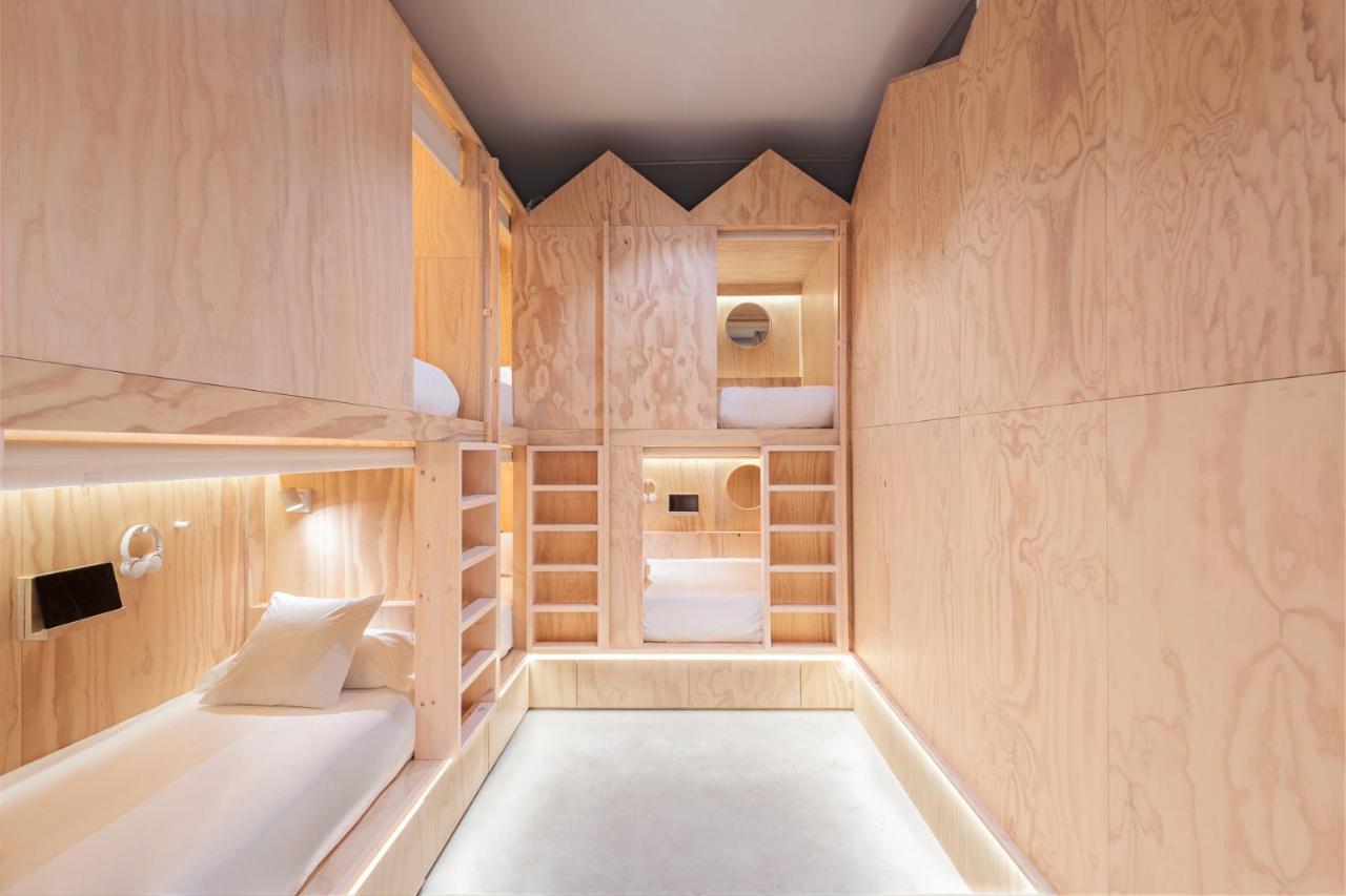 Single Bed Mixed Dormitory Room