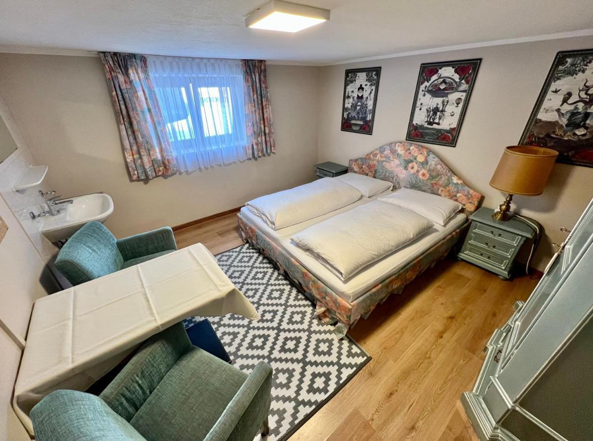 Large Double Room Souterrain,1325646451:JPEG
