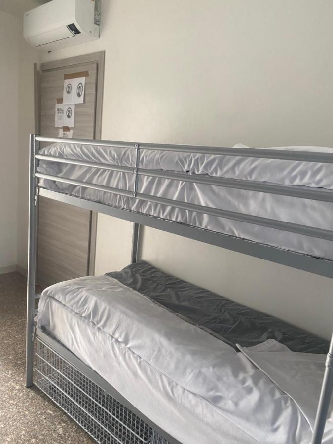 Etagenbett im Schlafsaal für Frauen