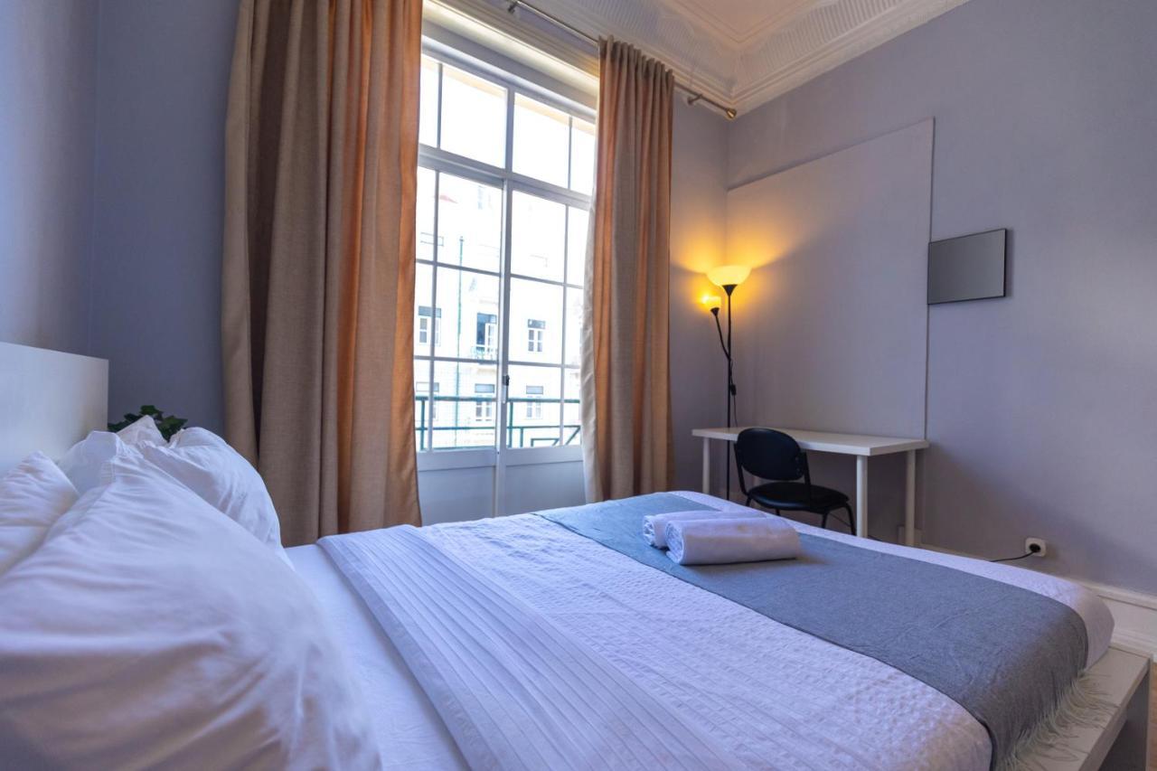 Doppelzimmer mit Balkon und Gemeinschaftsbad