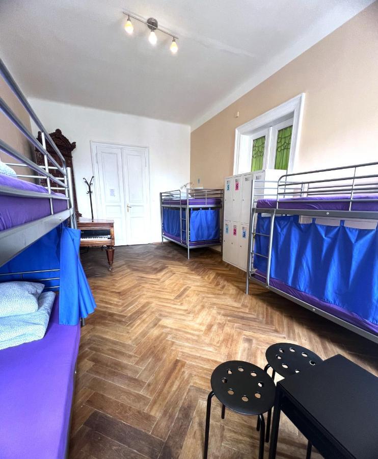 Bett im gemischten Schlafsaal mit 12 Betten