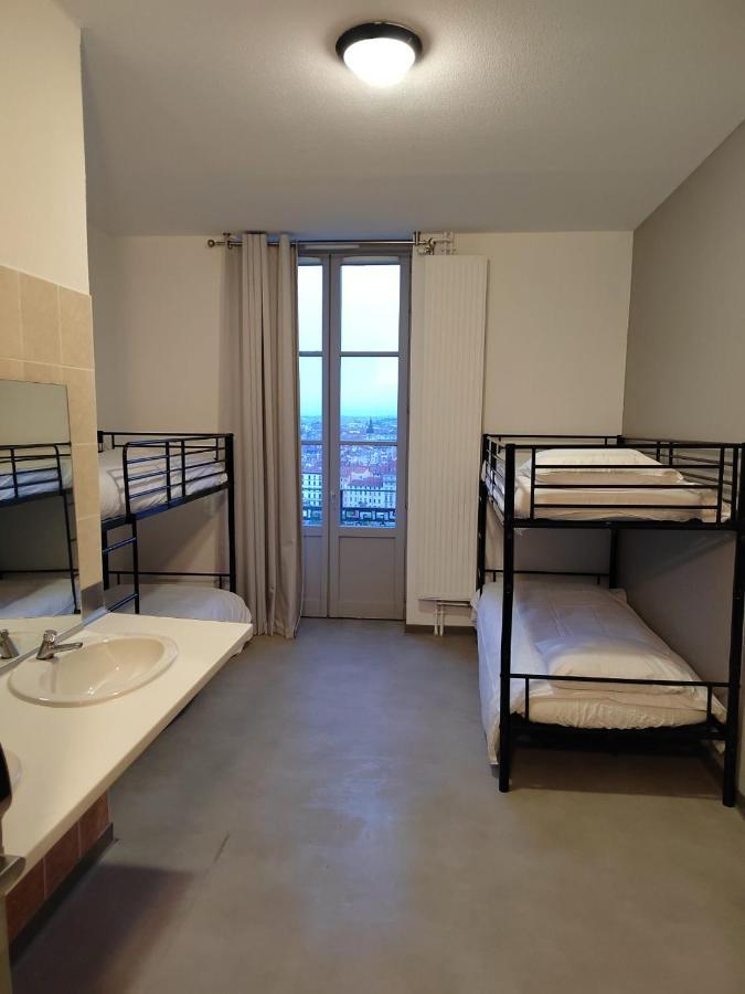 Bed in 14-Bed Mixed Dormitory Room - EKO