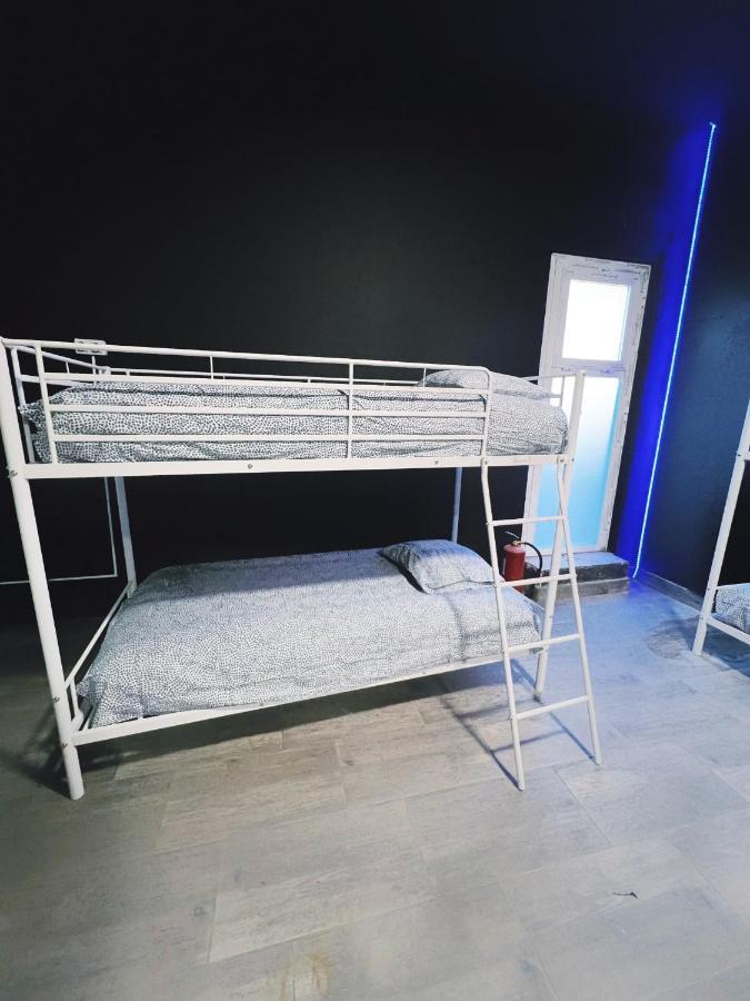 Etagenbett im gemischten Schlafsaal