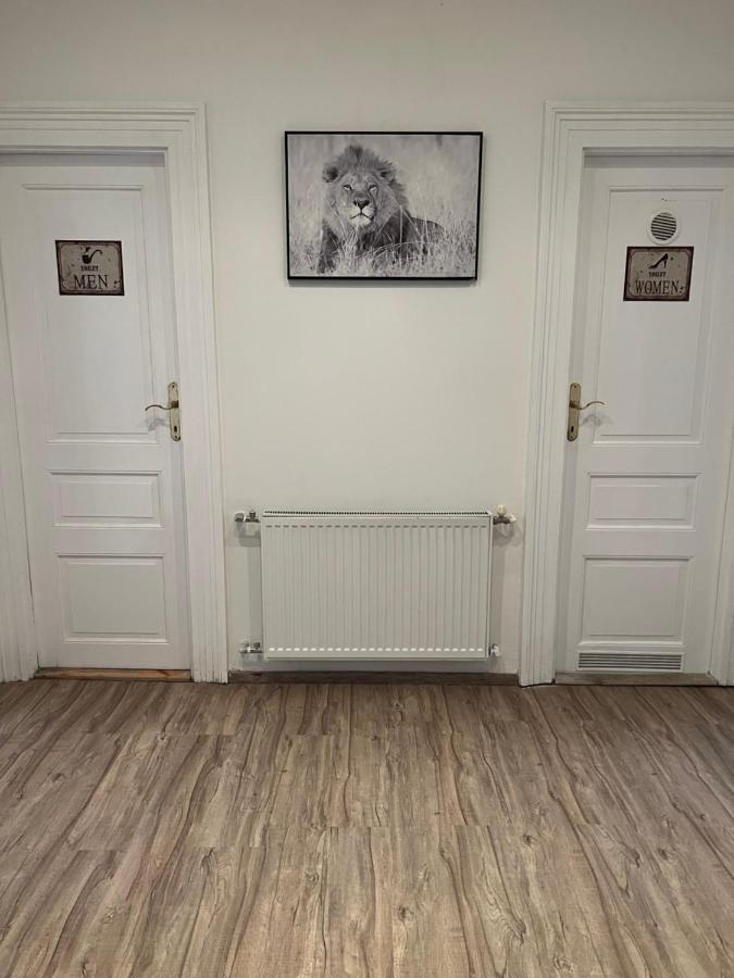 Etagenbett im gemischten Schlafsaal