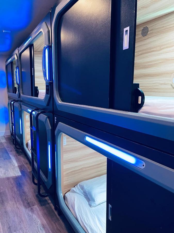 1 BED A 6 BED FEMALE LUXURY POD PVT SHOWER,1501592728:JPEG