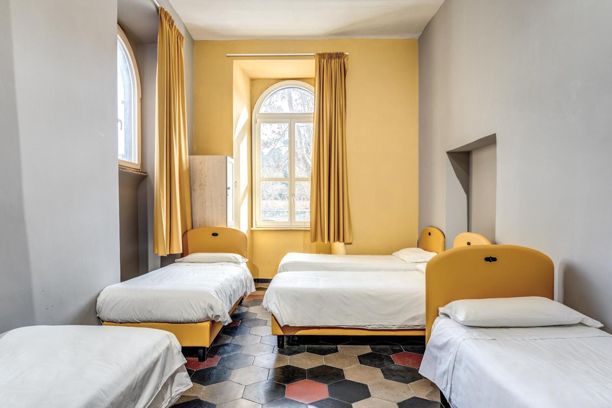 Bett im Schlafsaal für Männer