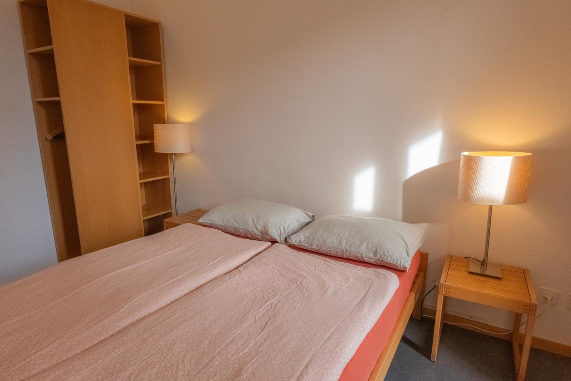Zimmer mit Queensize-Bett und Dusche