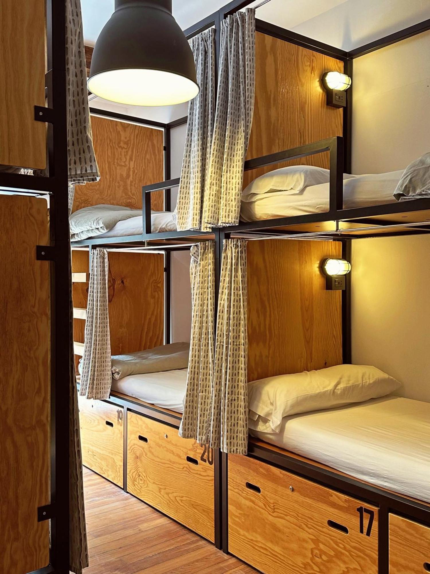 Bed 8-Bed Dormitory Room