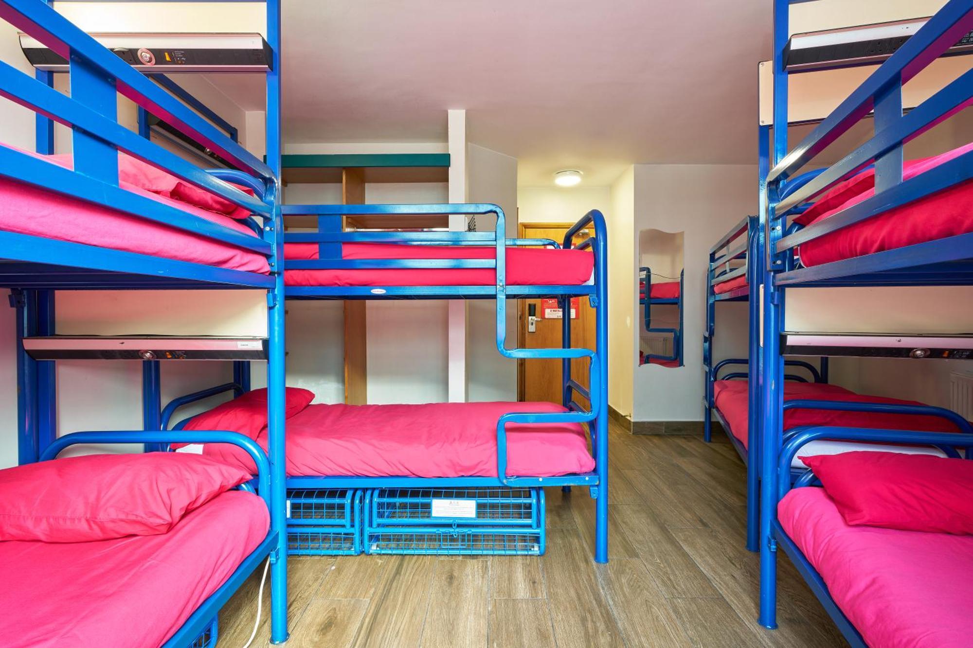 1 Bed 8-Bed Female Dormitory Room Ensuite