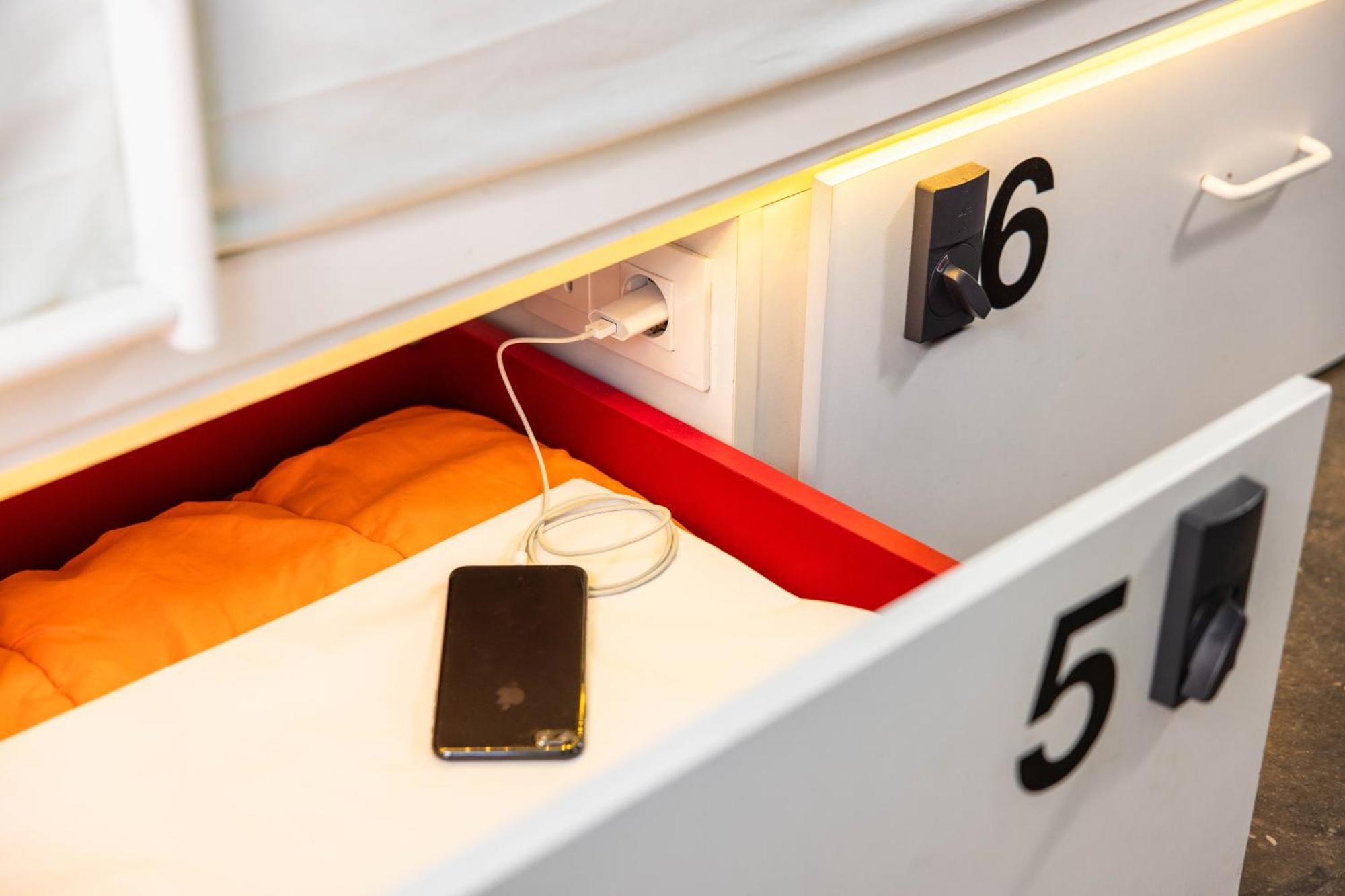 Einzelbett im 10-Bett-Schlafsaal