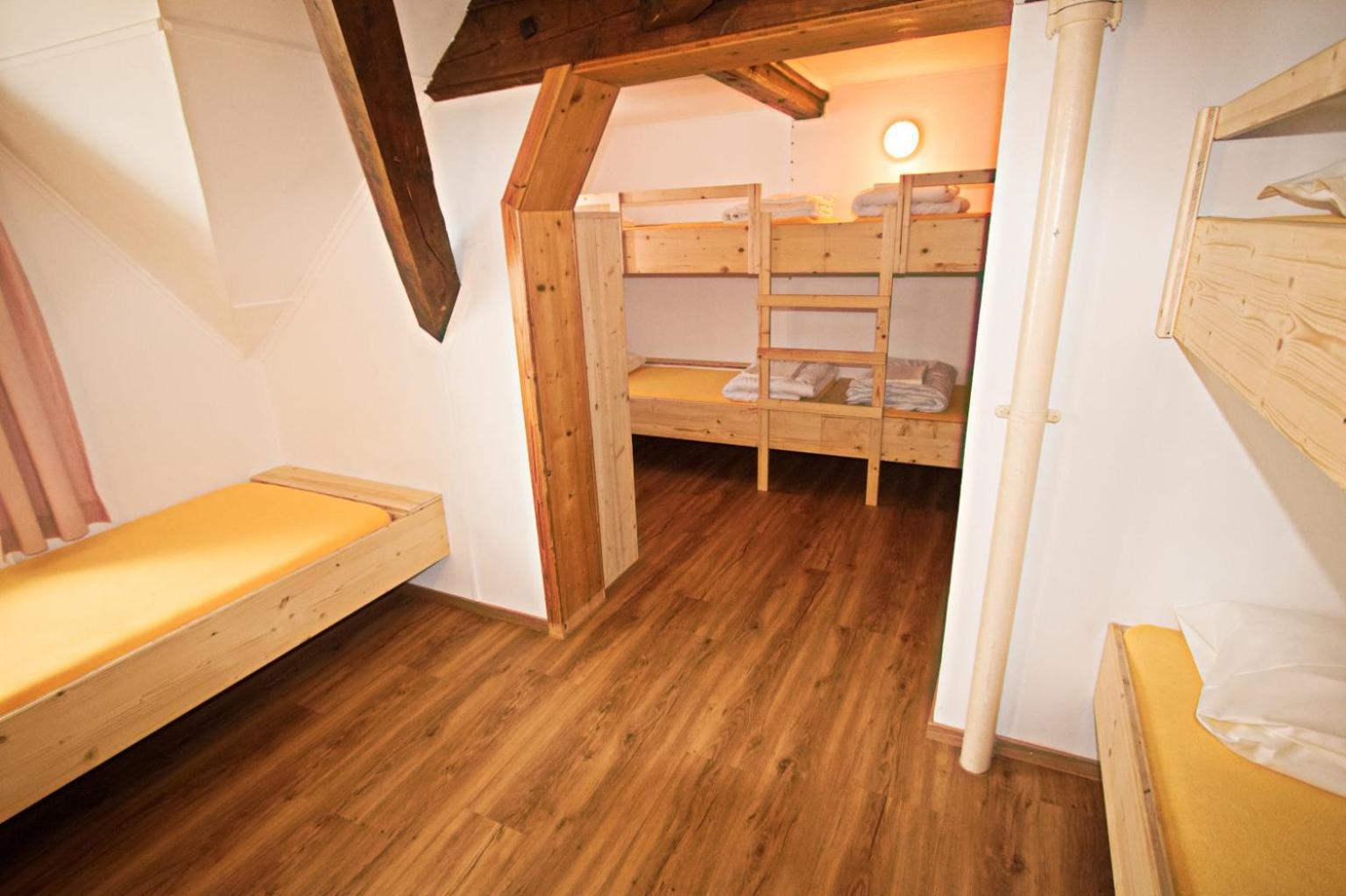 Familienzimmer mit Gemeinschaftsbad