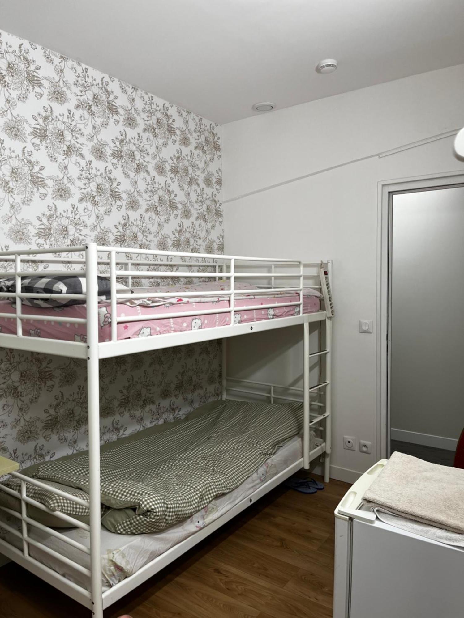 Zweibettzimmer mit eigenem Bad