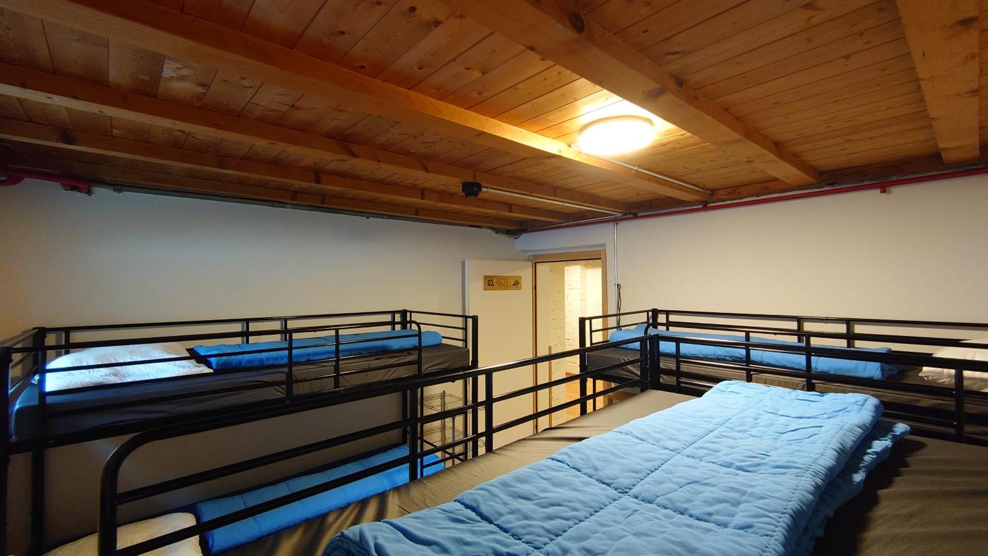 Bett im Frauenschlafsaal mit 6 Betten und Gemeinschaftsbad