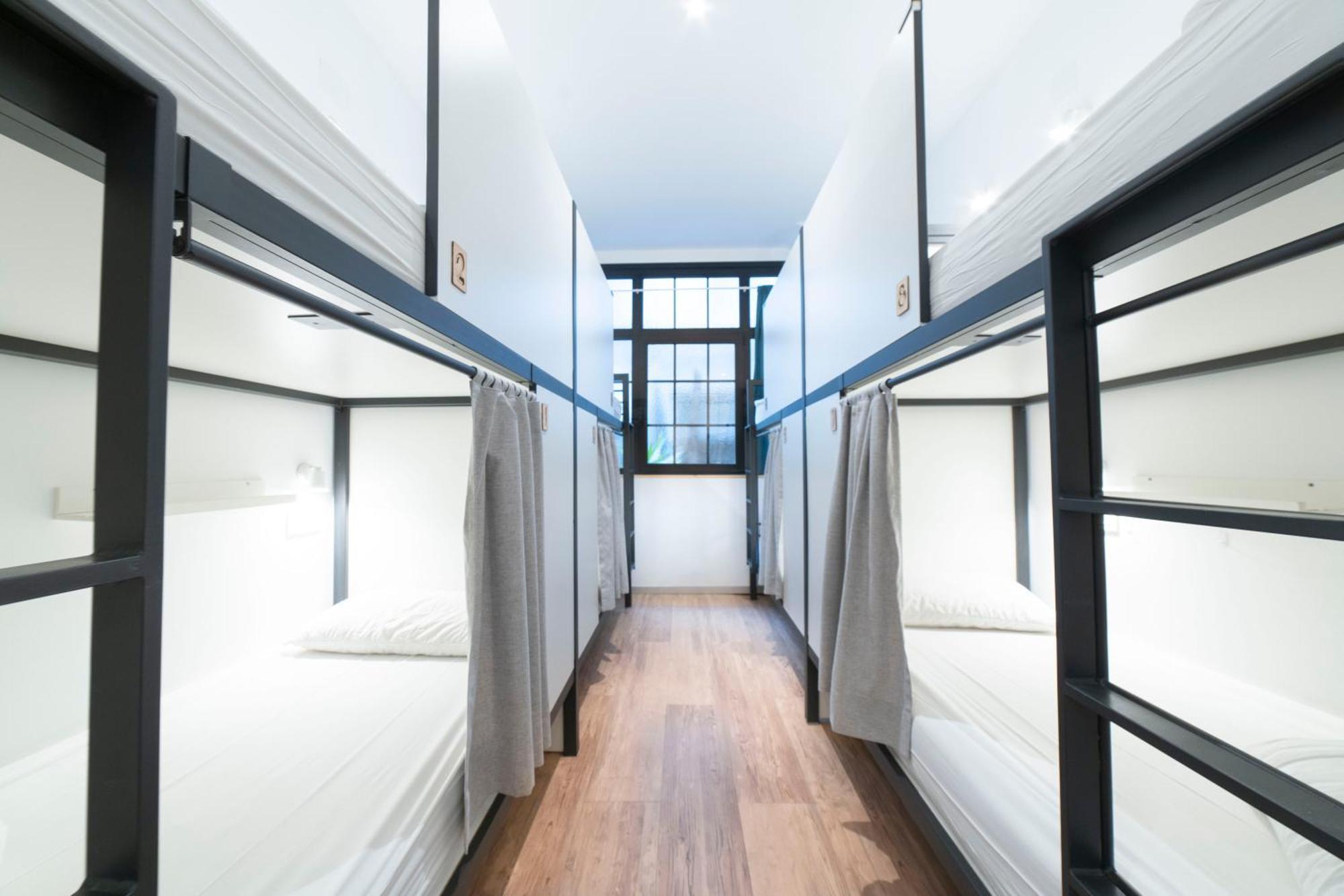 Bed 8-Bed Dormitory Room Private Bathroom