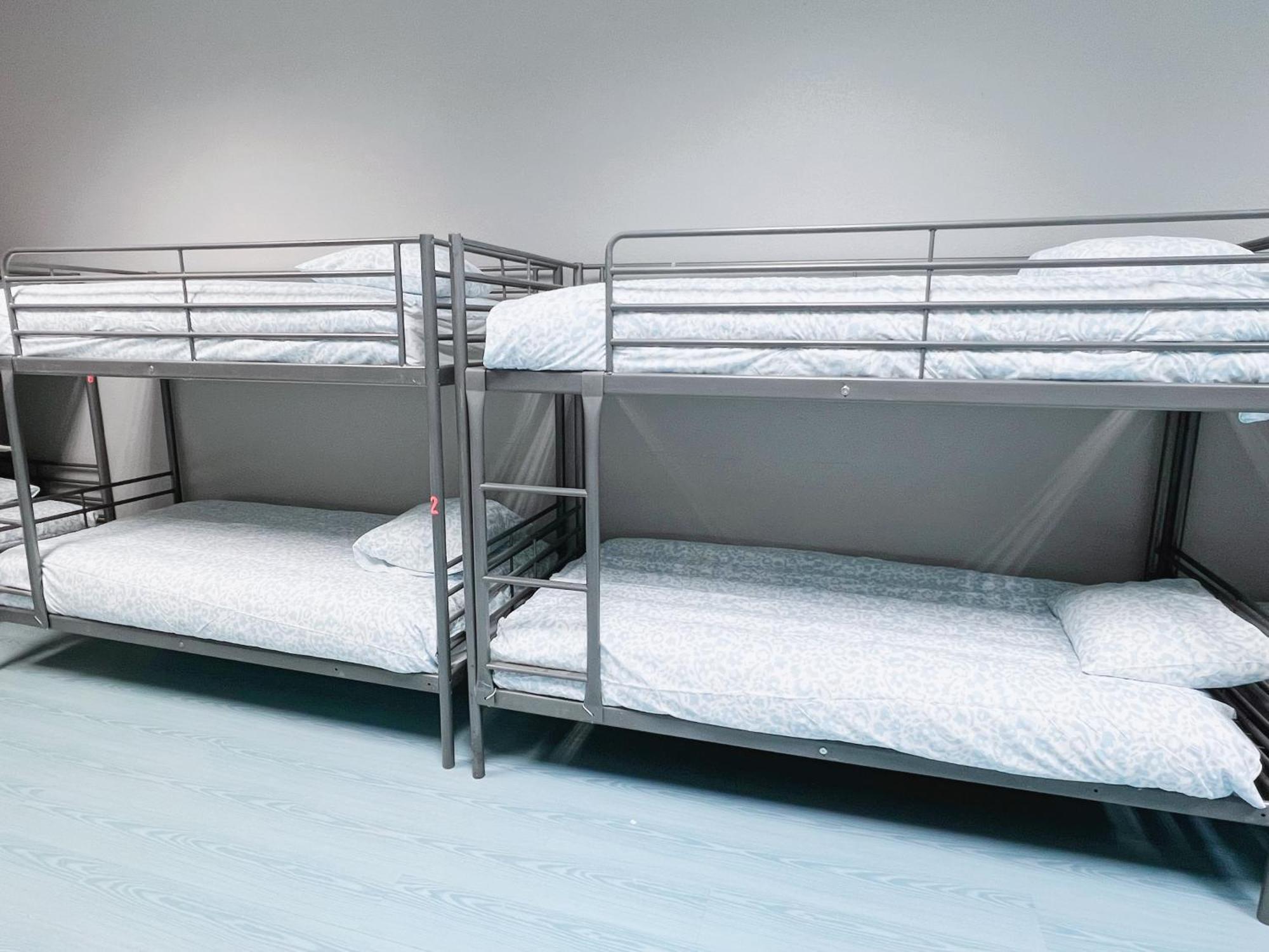 Etagenbett im gemischten Schlafsaal