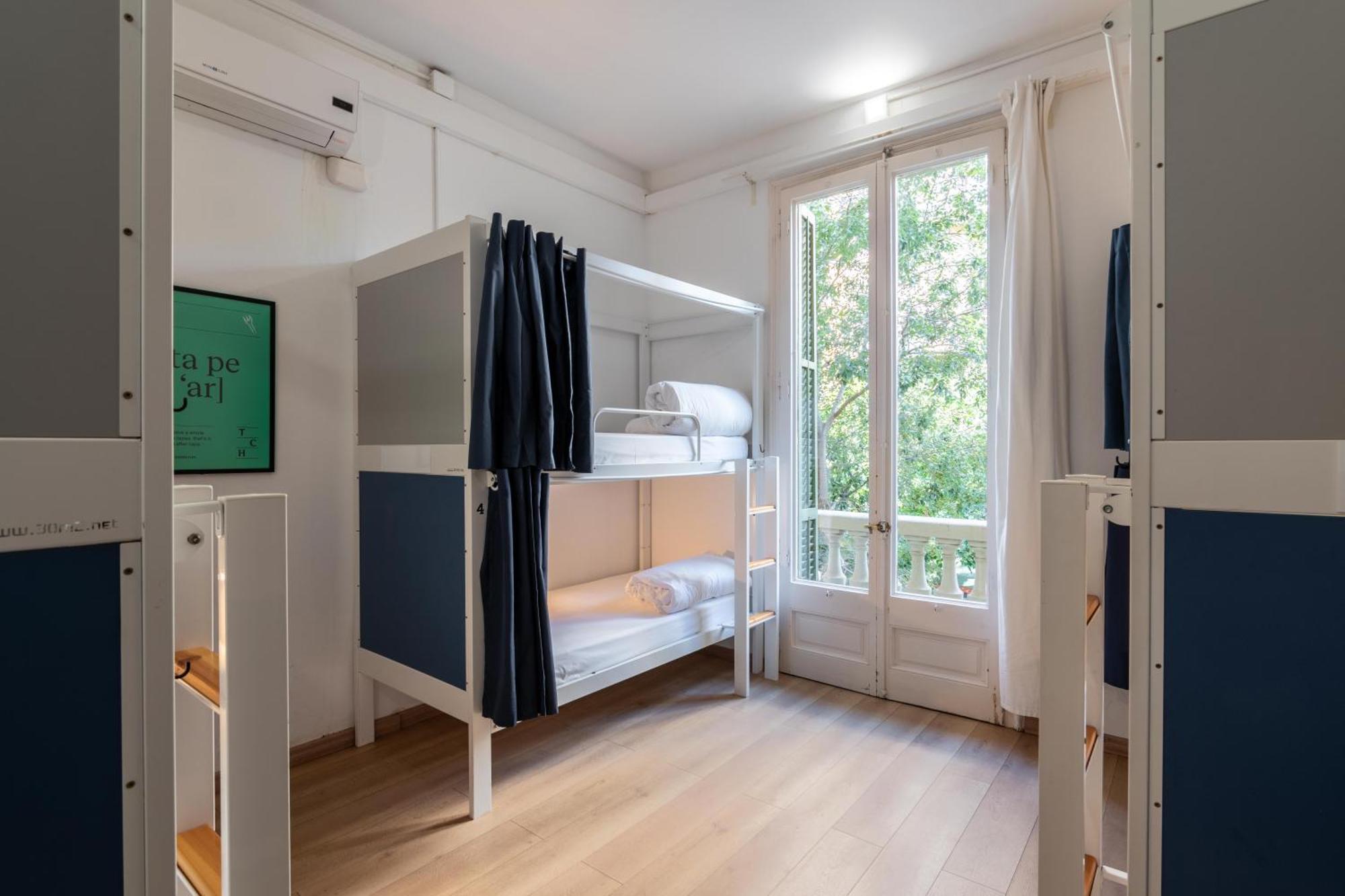 Familienzimmer (6 Erwachsene) mit Gemeinschaftsbad