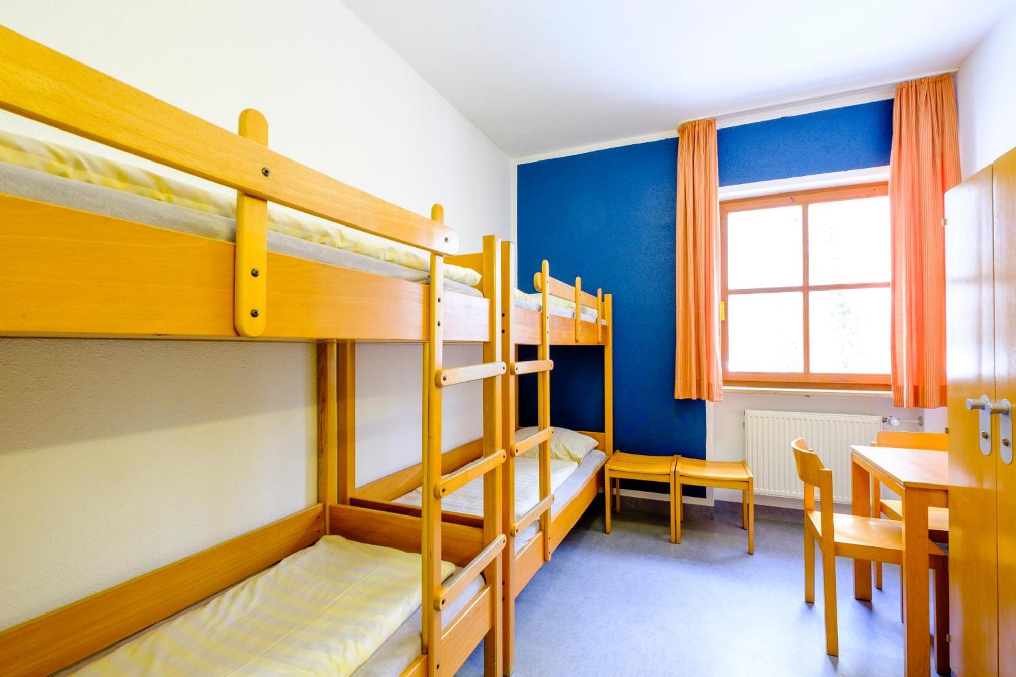 Vierbettzimmer mit Gemeinschaftsbad