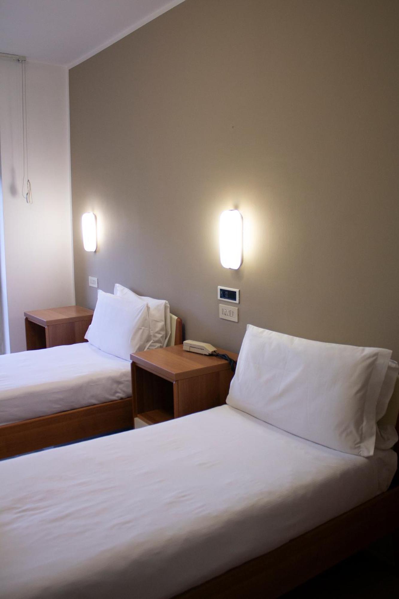 Großes Doppel-/Zweibettzimmer