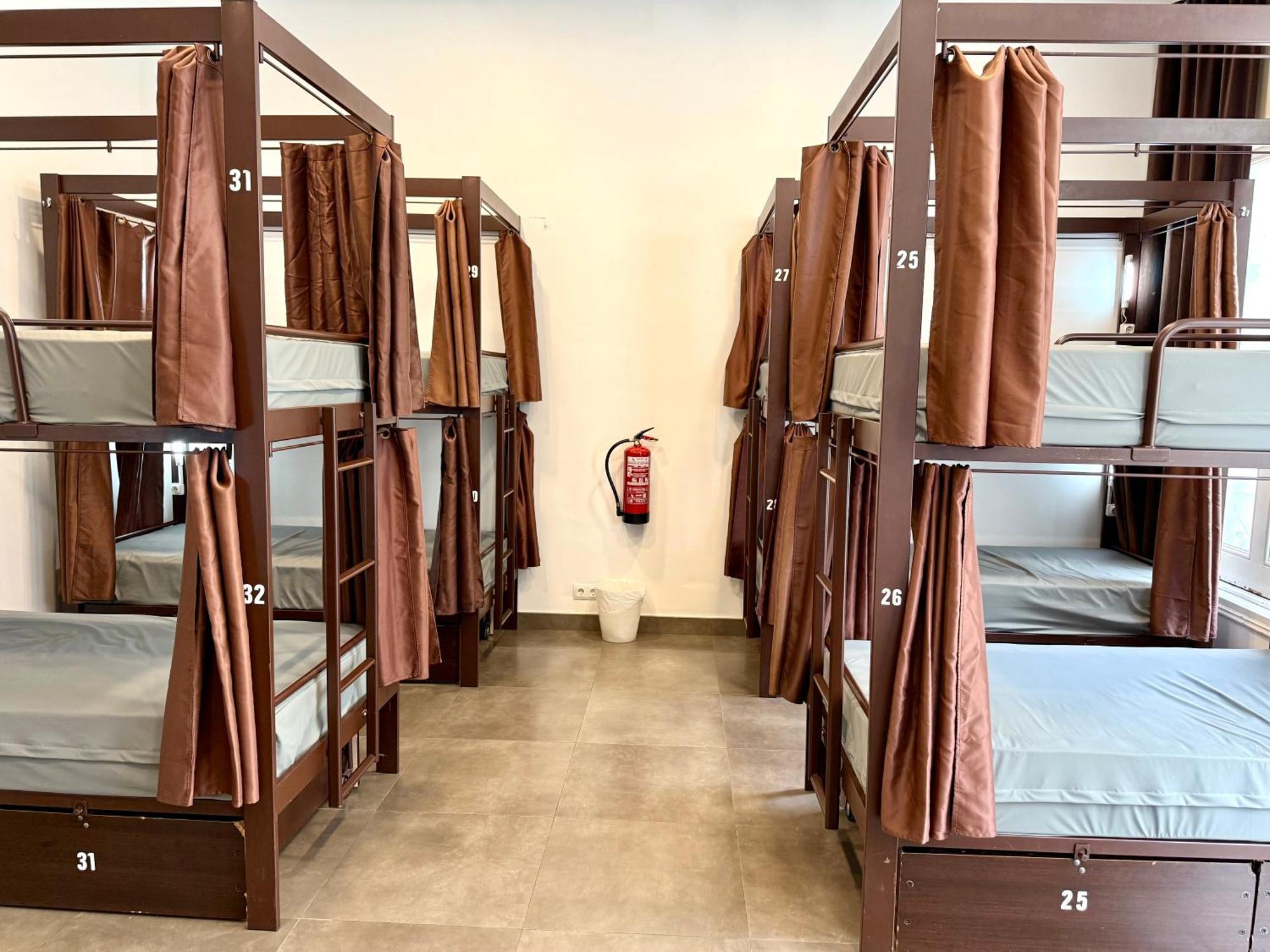 Privatzimmer mit Gemeinschaftsbad (10 Erwachsene)