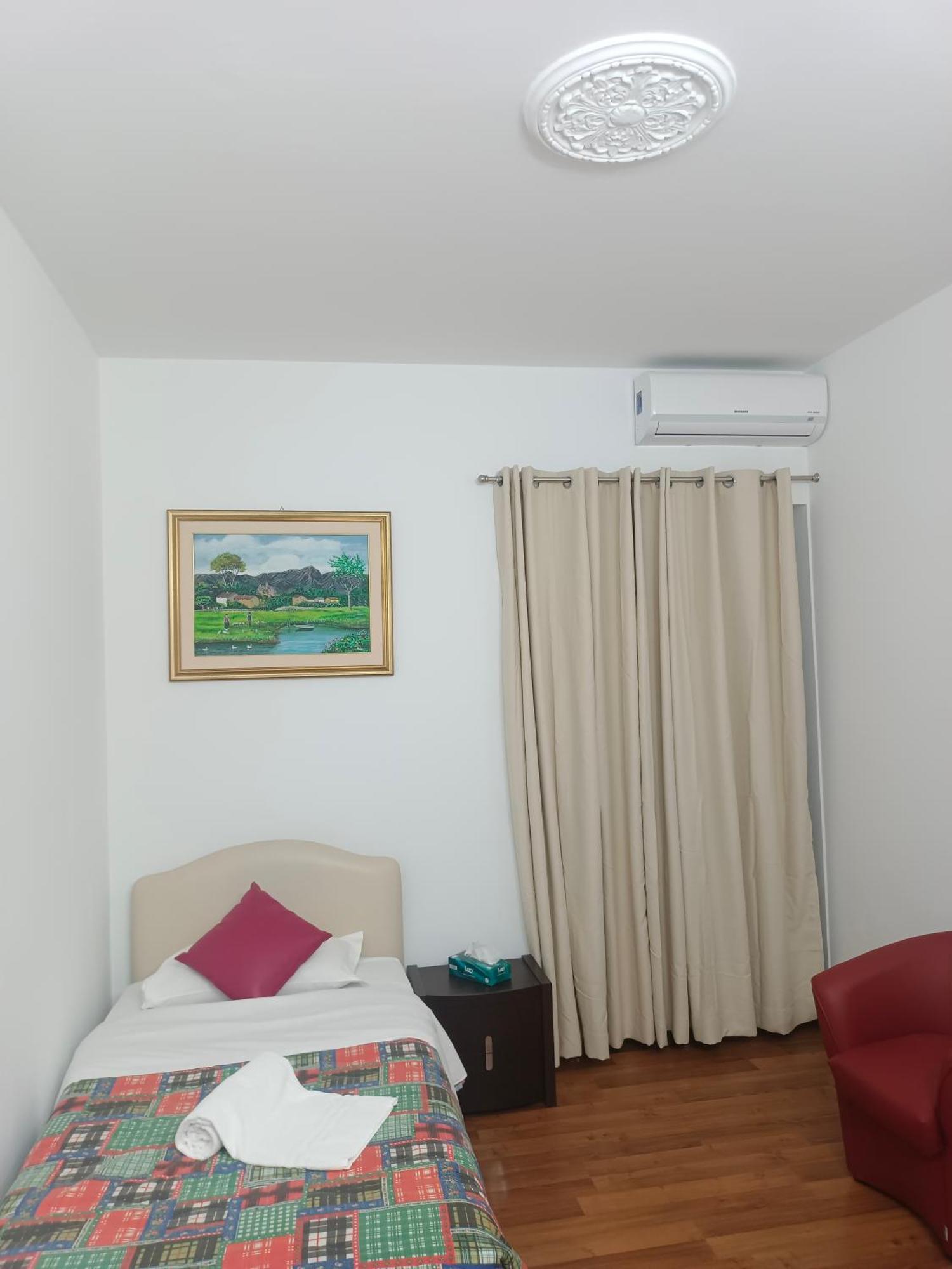 Einzelzimmer mit Balkon