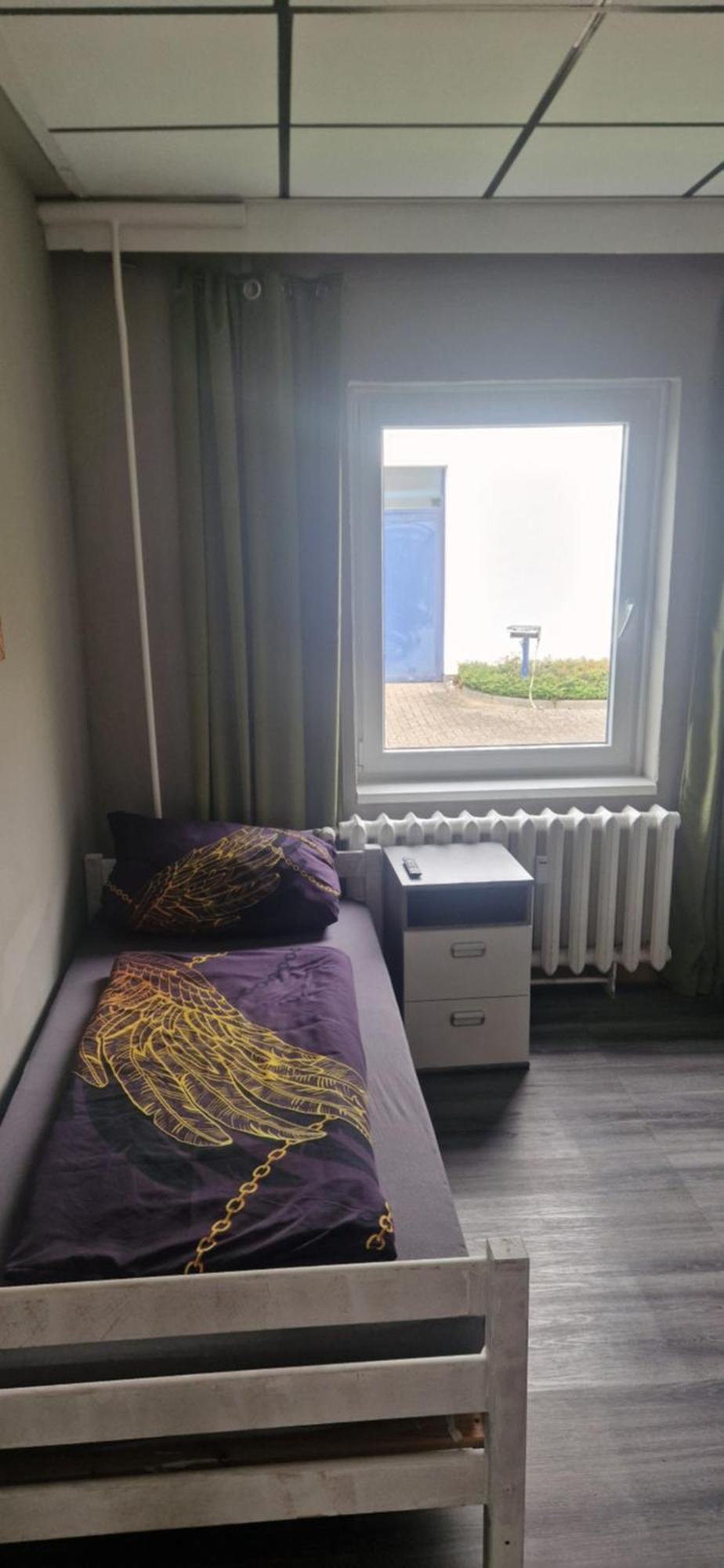 Einzelzimmer mit Gemeinschaftsdusche und -WC
