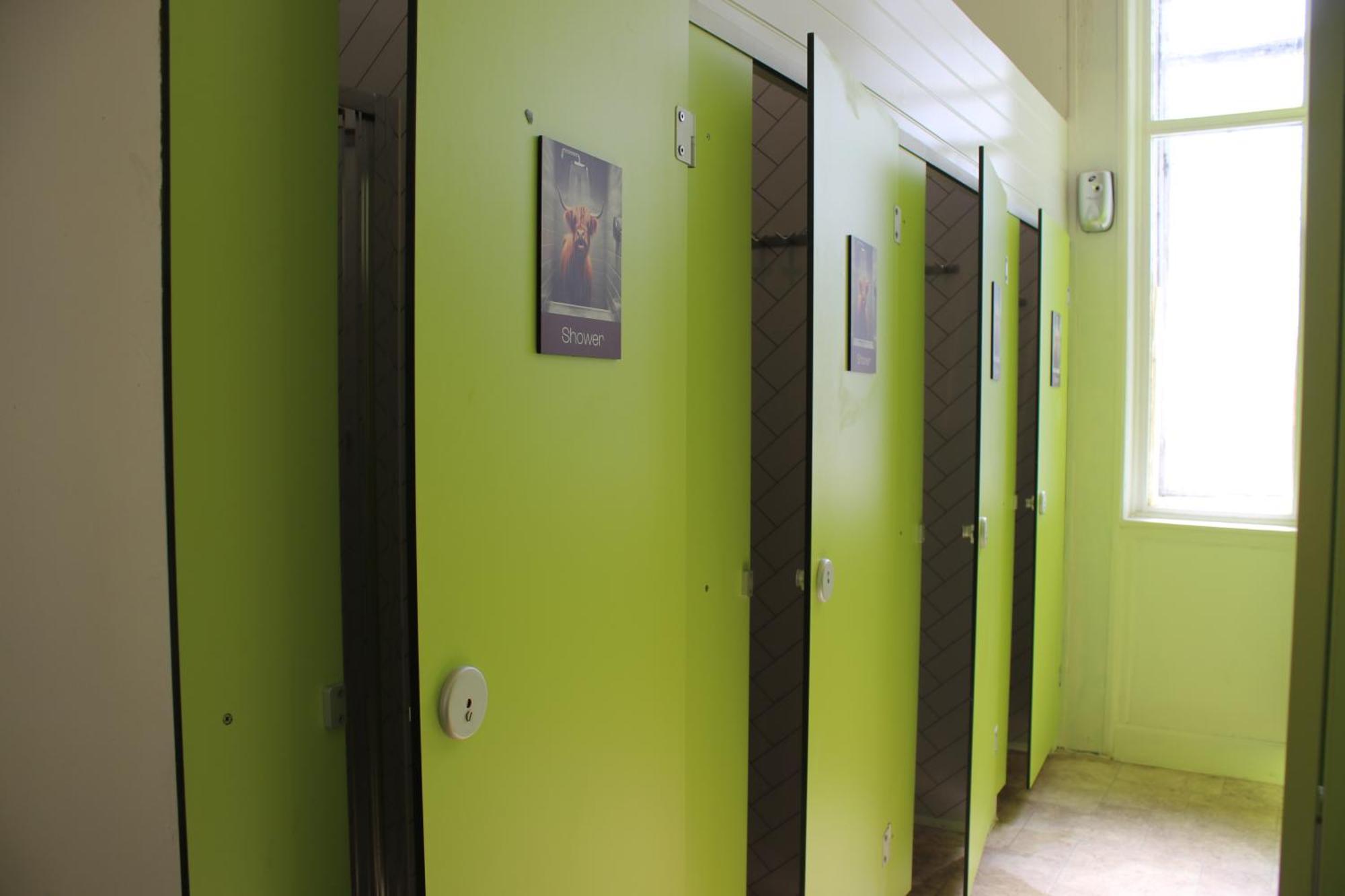 Bett im 4-Bett-Schlafsaal für Frauen mit Gemeinschaftsbad