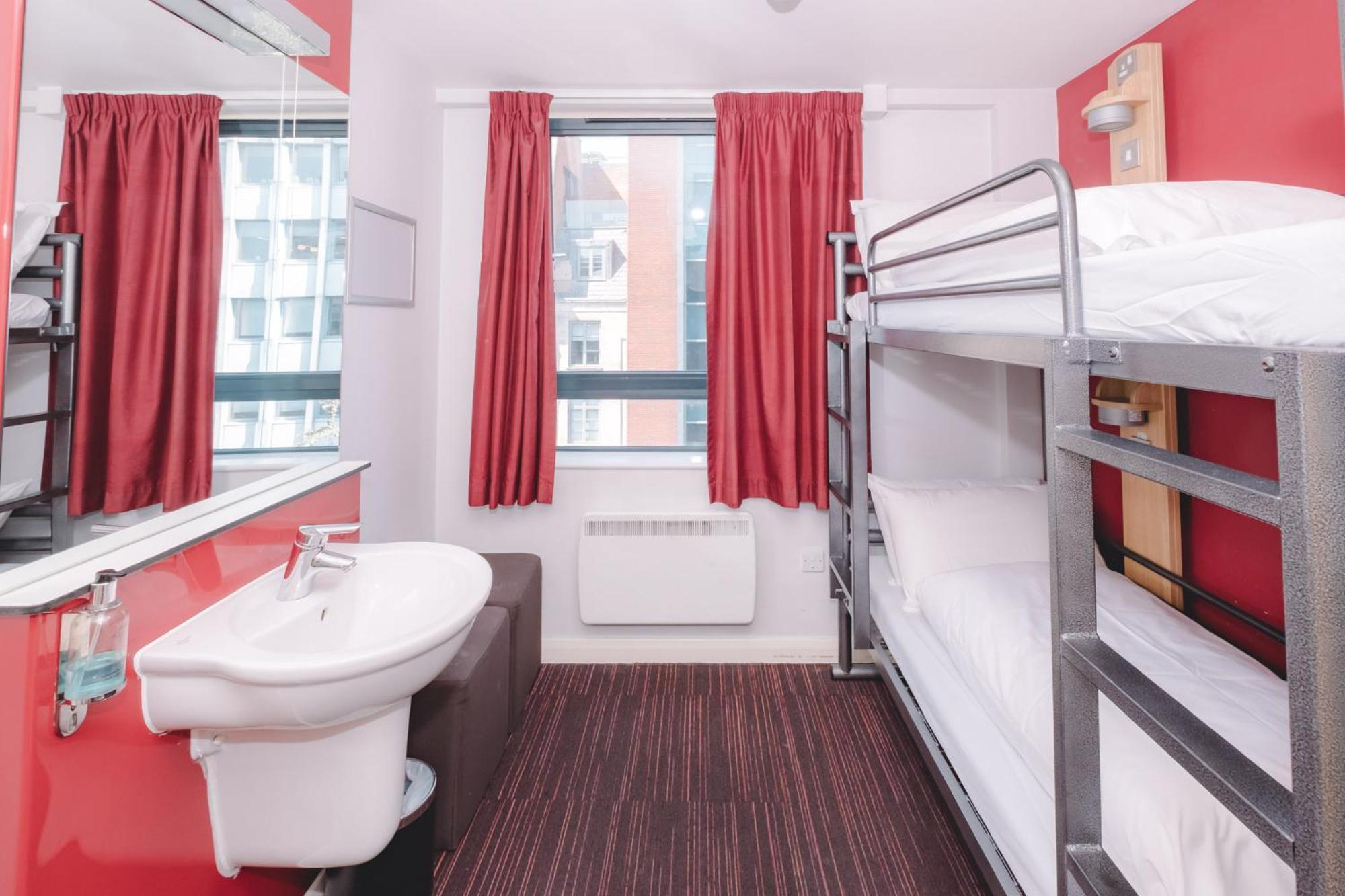Zweibettzimmer mit Gemeinschaftsbad
