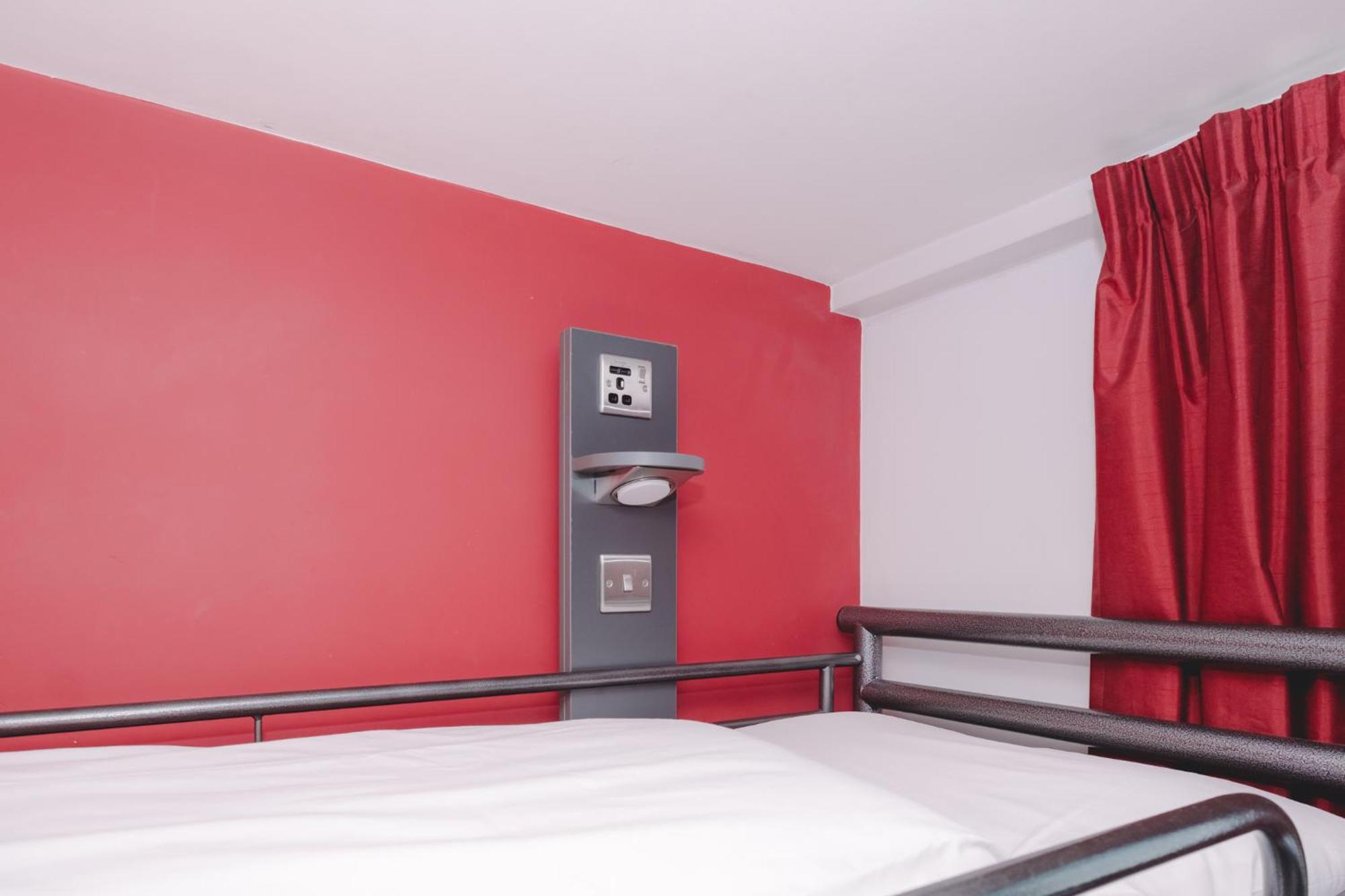 Vierbettzimmer mit Gemeinschaftsbad