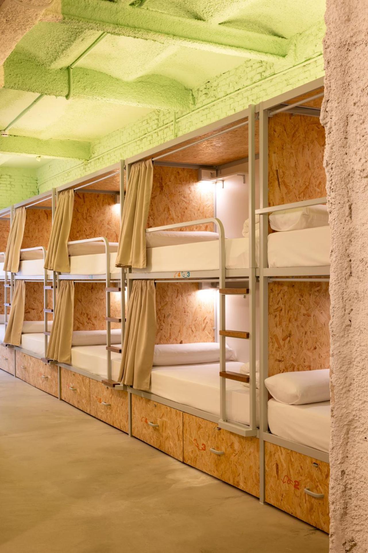 Bett im gemischten Schlafsaal für 14 Personen mit Gemeinschaftsbad