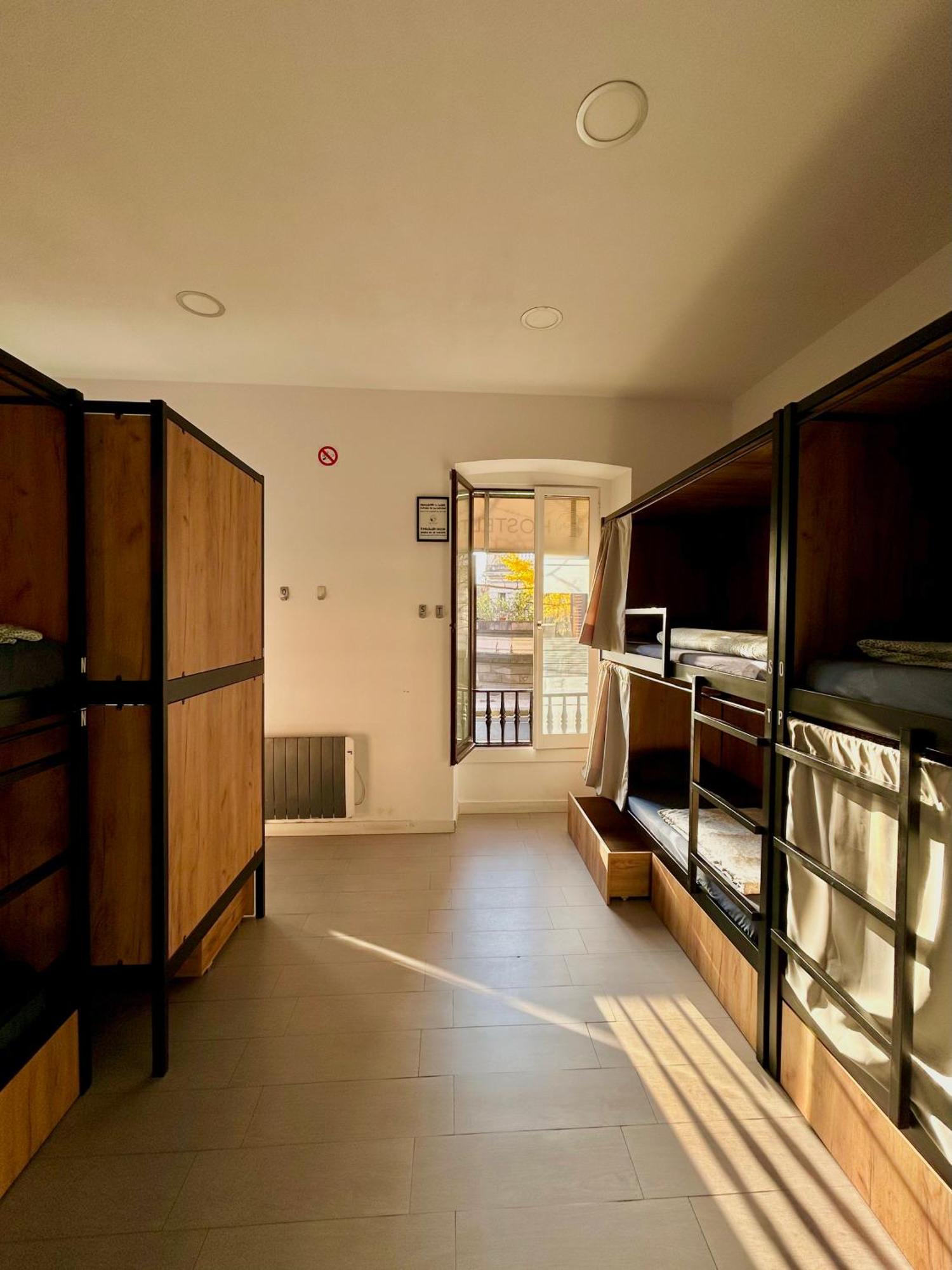 Bed 8-Bed Mixed Dormitory Room