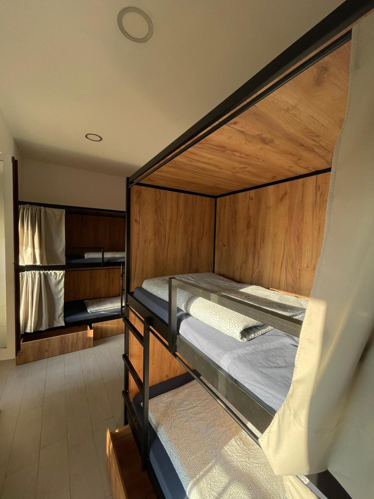Bed 8-Bed Mixed Dormitory Room