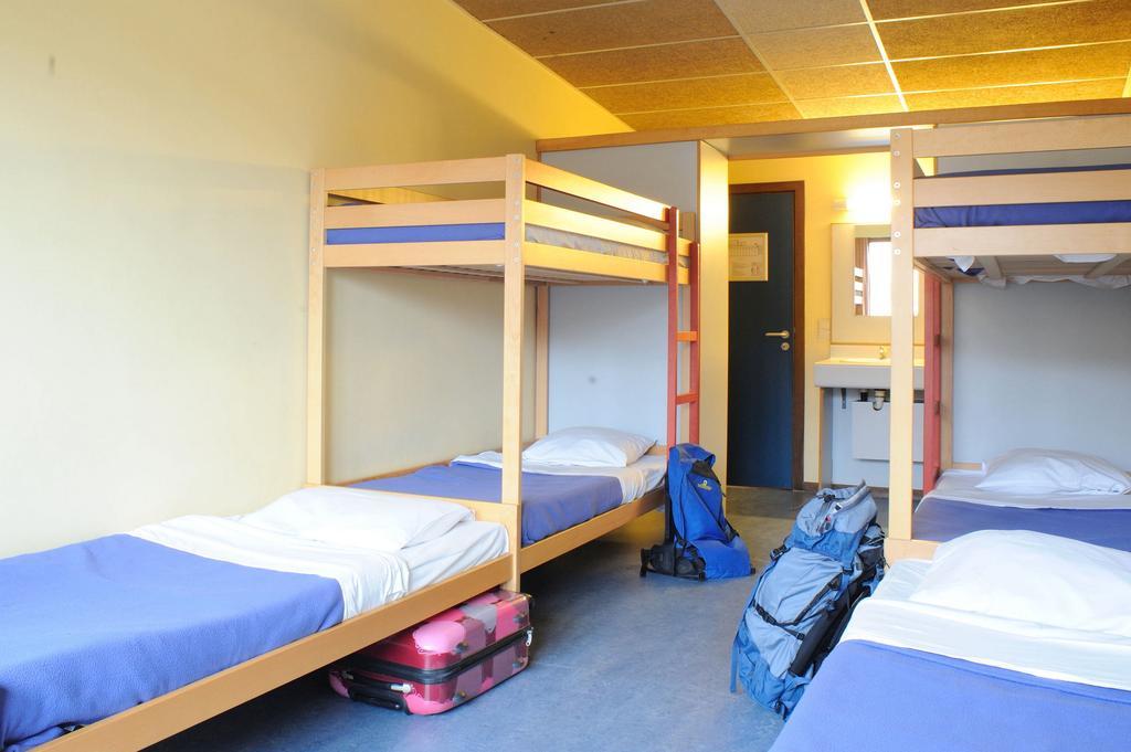 Etagenbett im Schlafsaal für Frauen