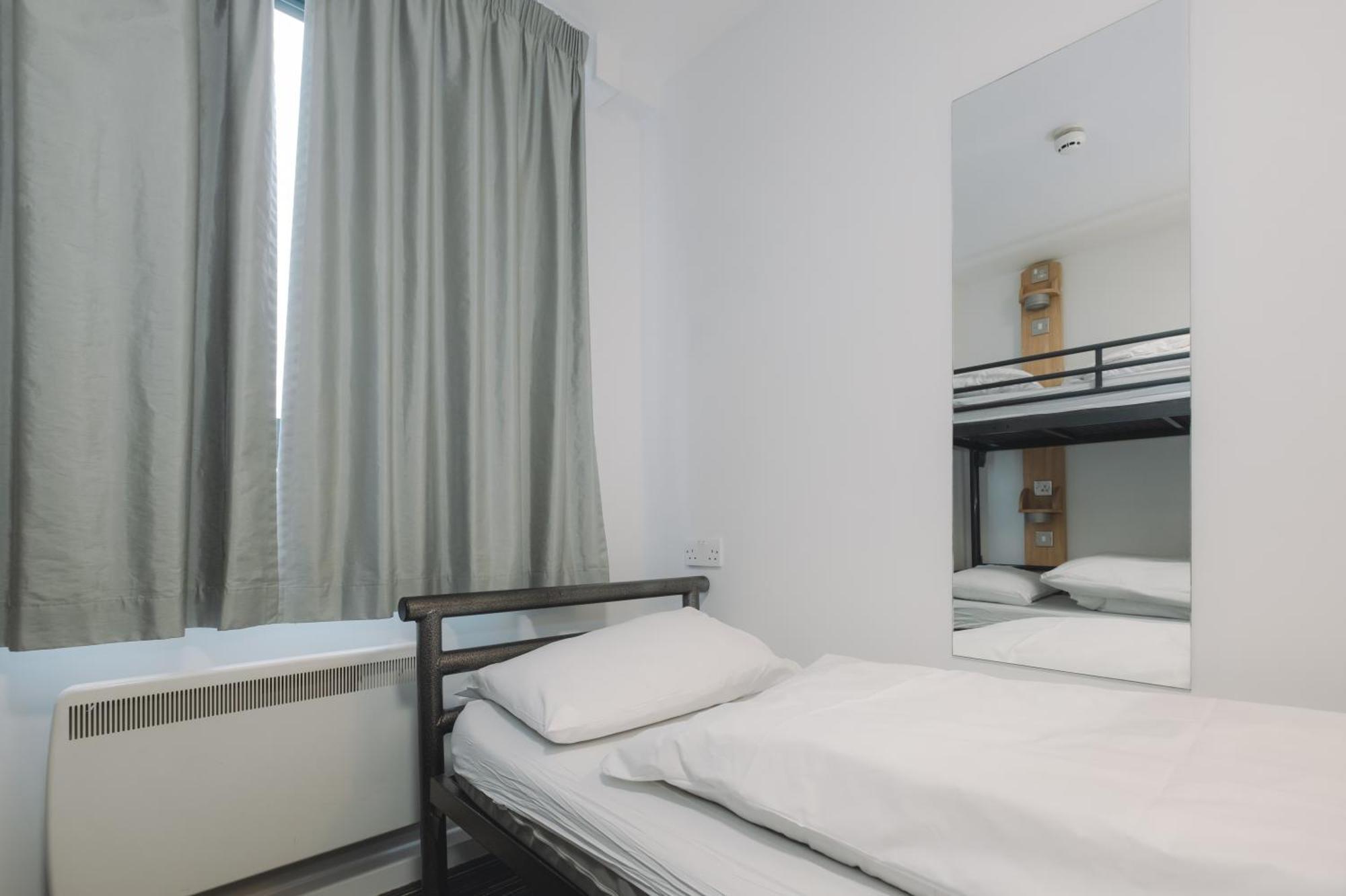Dreibettzimmer mit Gemeinschaftsbad
