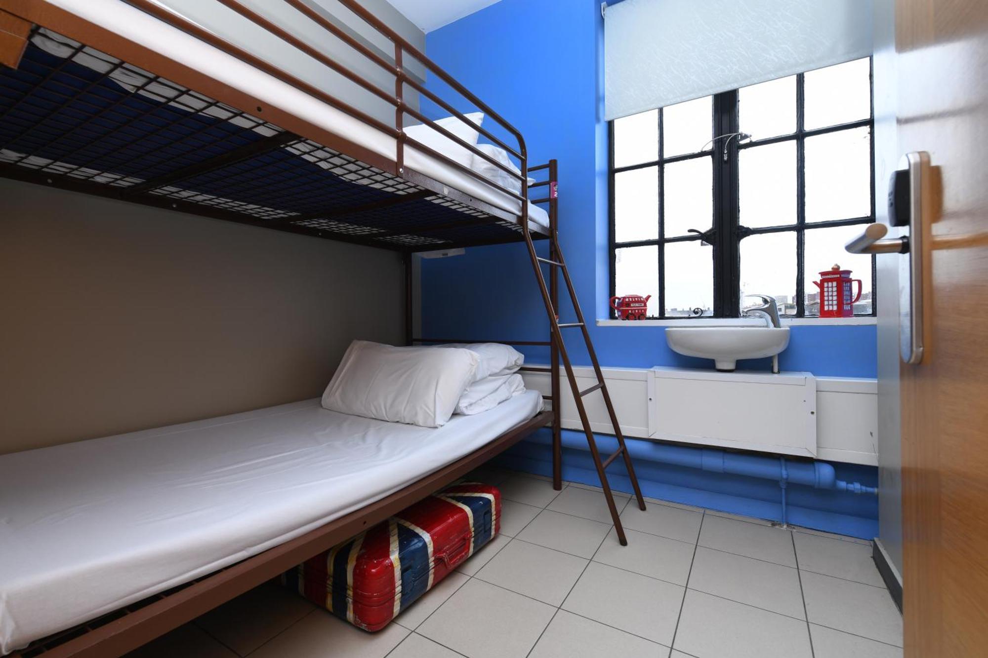 Zweibettzimmer mit eigenem Bad