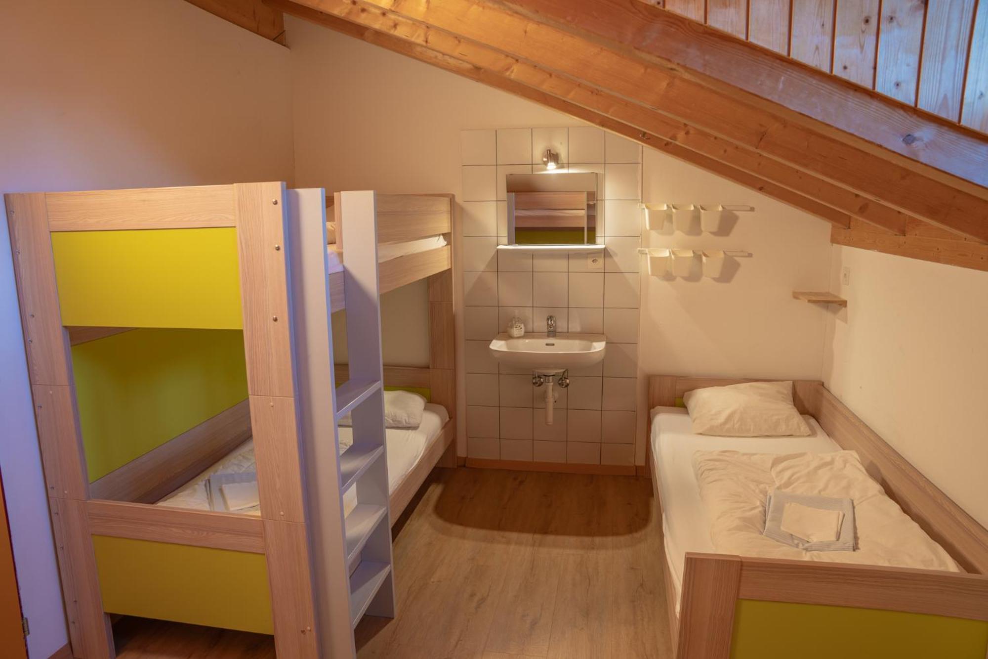 Familienzimmer mit Gemeinschaftsbad