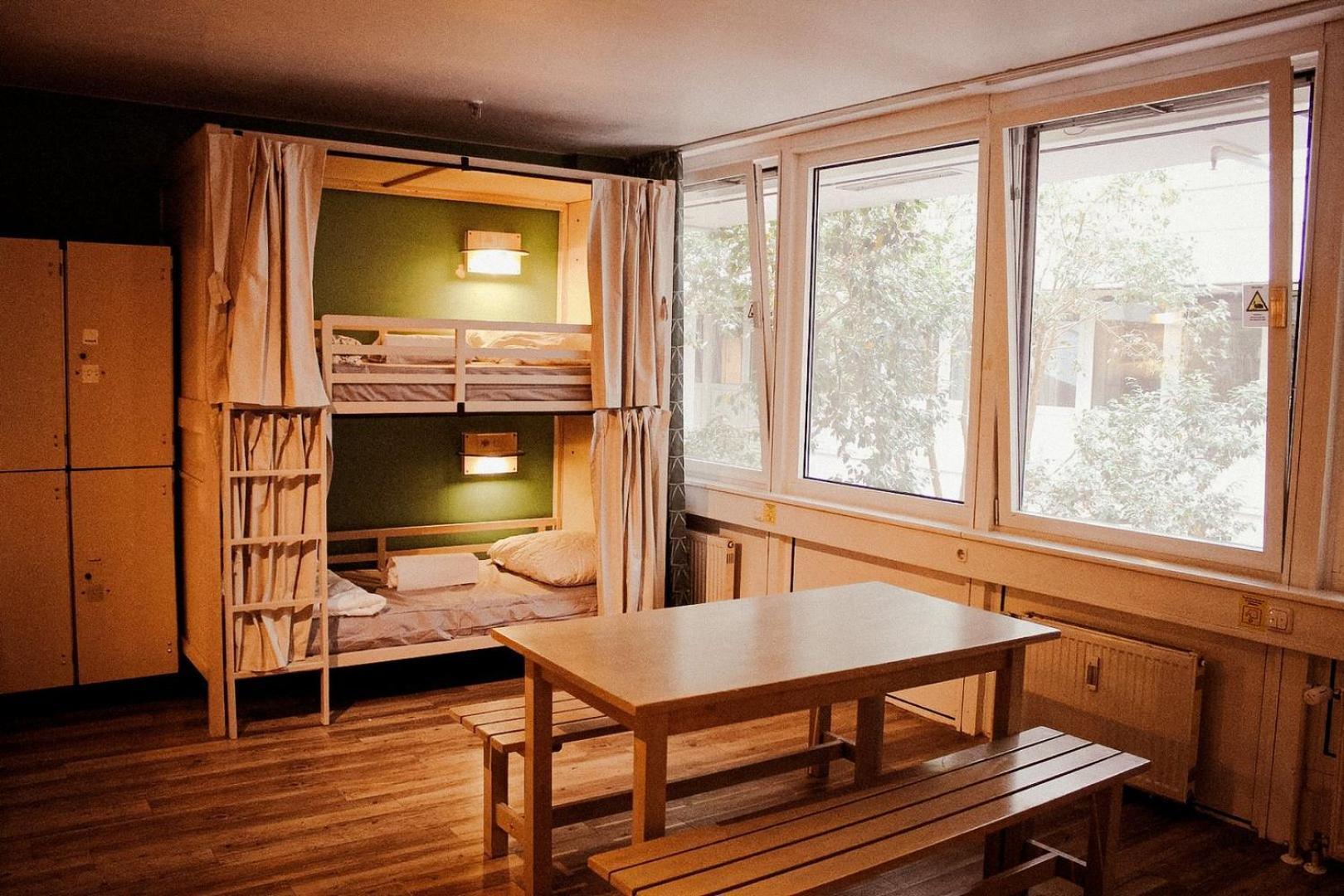Bed 6-Bed Dormitory Room