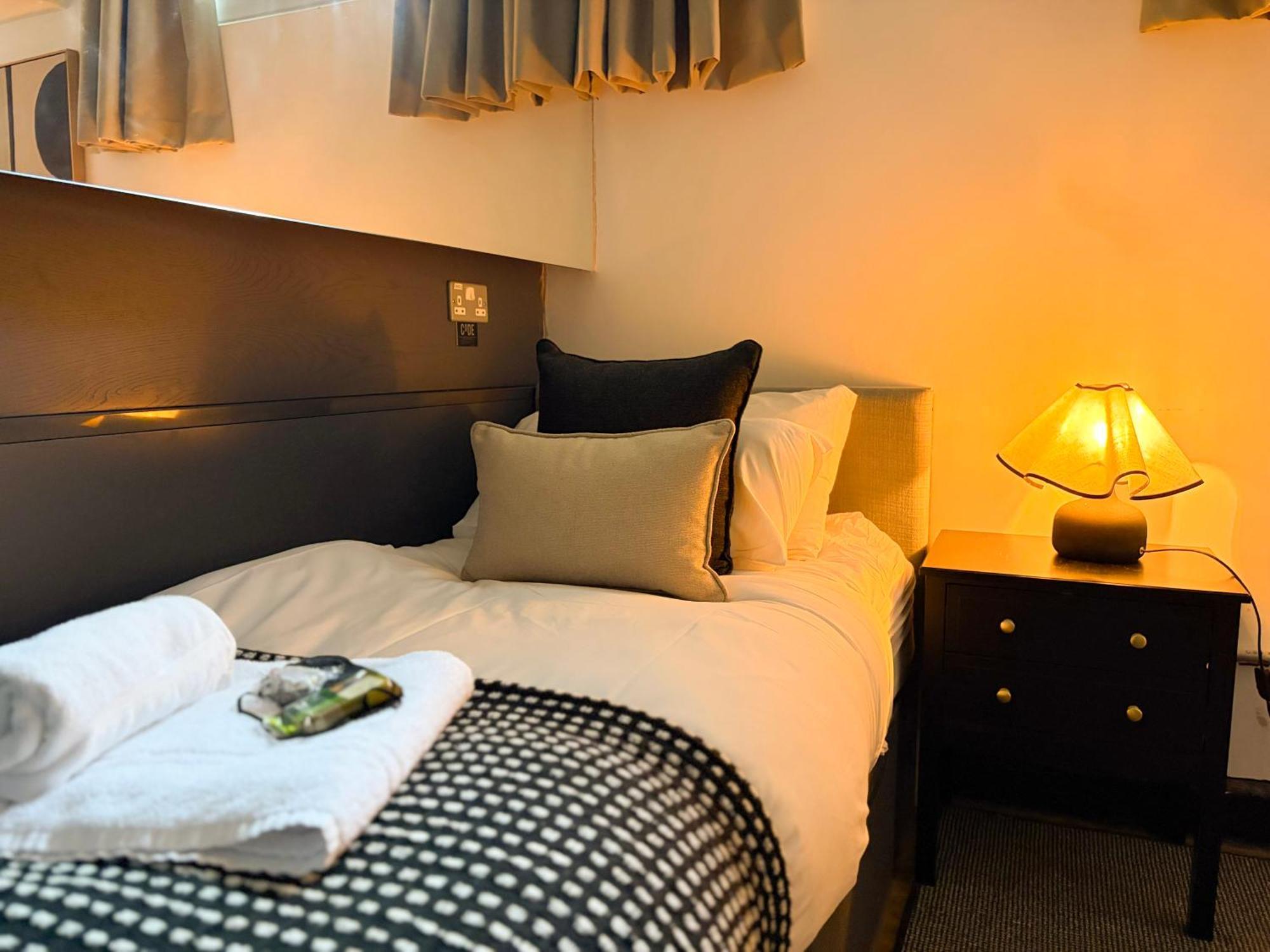 Zweibettzimmer mit eigenem Bad