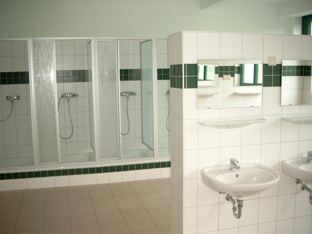 Vierbettzimmer mit Gemeinschaftsbad
