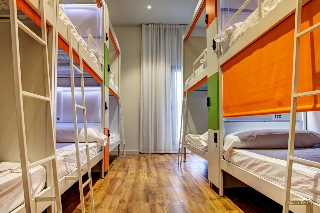 Etagenbett im Schlafsaal für Männer