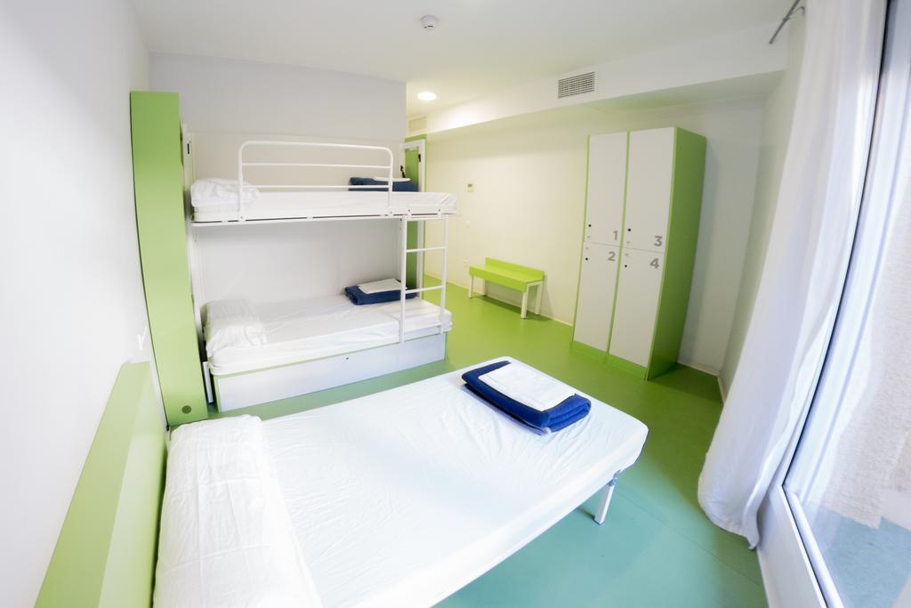 Dreibettzimmer mit eigenem Bad