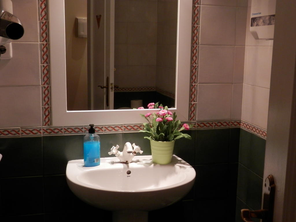 Bett im 4-Bett-Schlafsaal für Frauen mit Gemeinschaftsbad