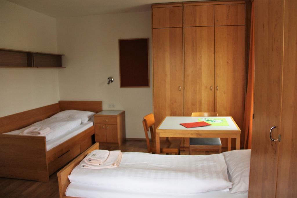 Dreibettzimmer mit eigenem Bad