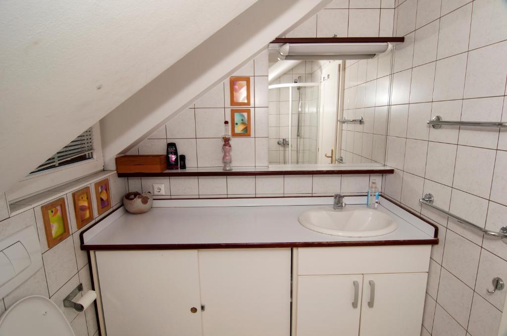 Dreibettzimmer mit Gemeinschaftsbad - Dachgeschoss